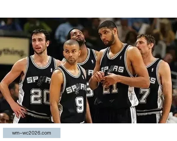 全队起立为卡斯尔庆祝三双创四项纪录 比肩邓肯19年 文班称其本就优秀