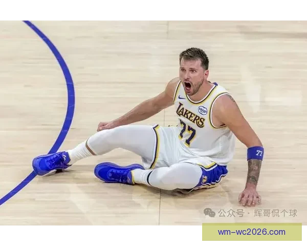 海斯20分钟8中8砍19+7疯狂一战 赛后呼吁东契奇减少吃T次数 海斯20分钟8中8砍19+7疯狂一战 赛后呼吁东契奇减少吃T次数